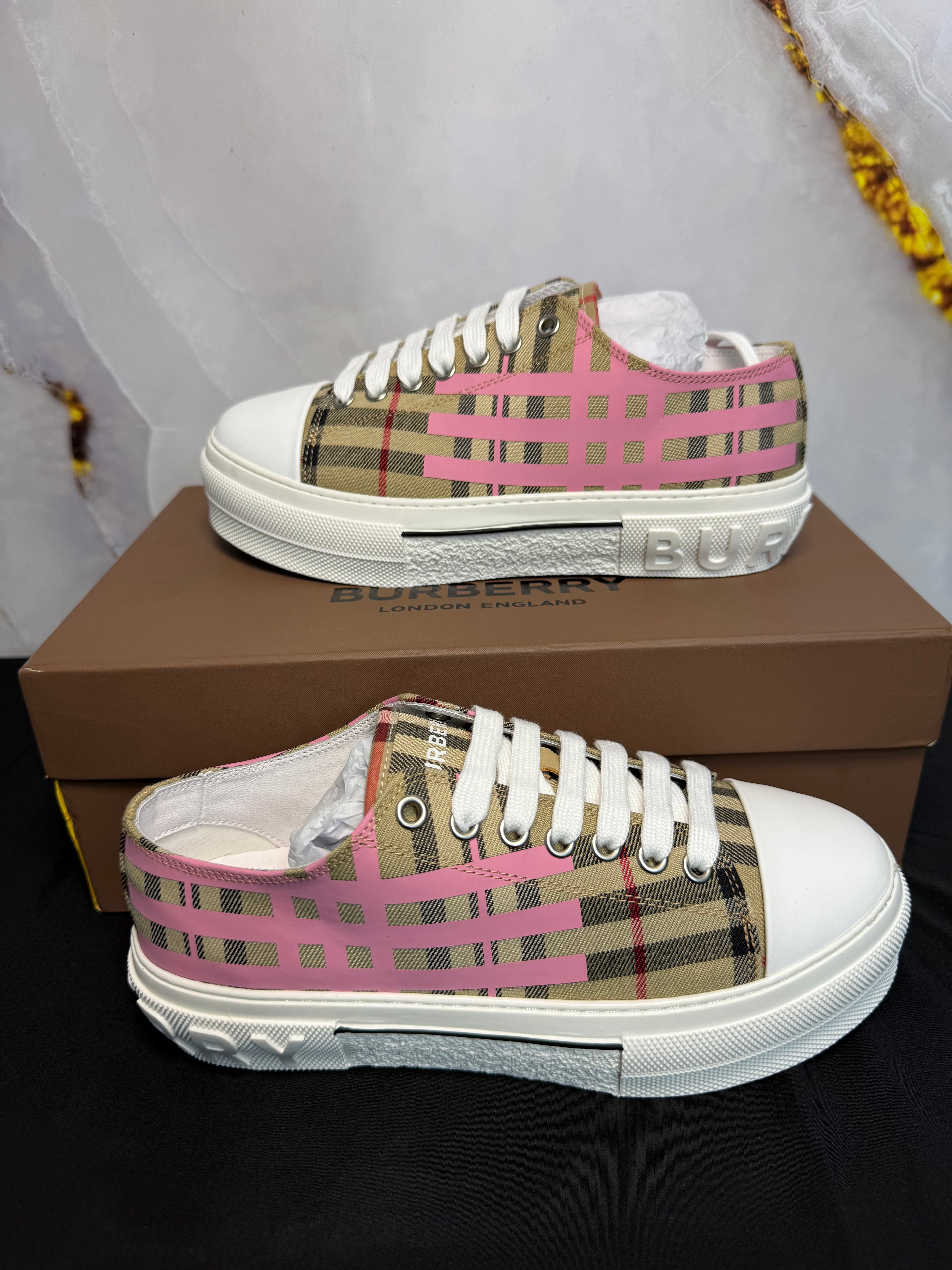 Up
(Women) Burberry Low-Top Lace-Up 'Pink' 80723741
